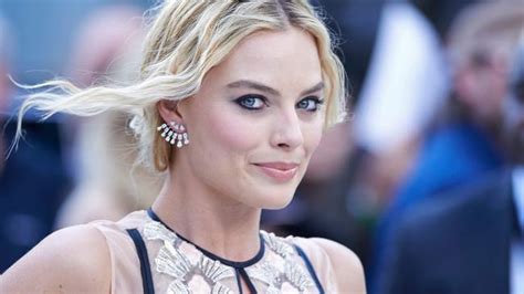 margot robbie nip slip|Margot Robbie, Jennifer Lawrence: Red carpet nip slips 